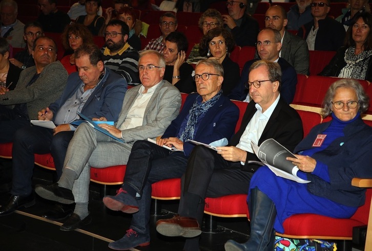 Ipar Euskal Herriko gehiengo soziopolitikoak presoen auziari irtenbide urgentea emateko aldarrikatu zuen, aho batez, larunbatean Baionan. (Bob EDME)