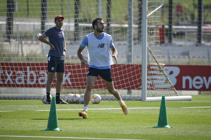 Iñigo Lekue durante un entrenamiento en Lezama. (Aritz LOIOLA / FOKU)