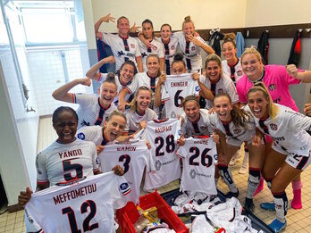 Cirauqui celebra junto a sus compañeras la primera victoria de la temporada para el Fleury 91, que consiguieron en Burdeos. (Fleury 91)