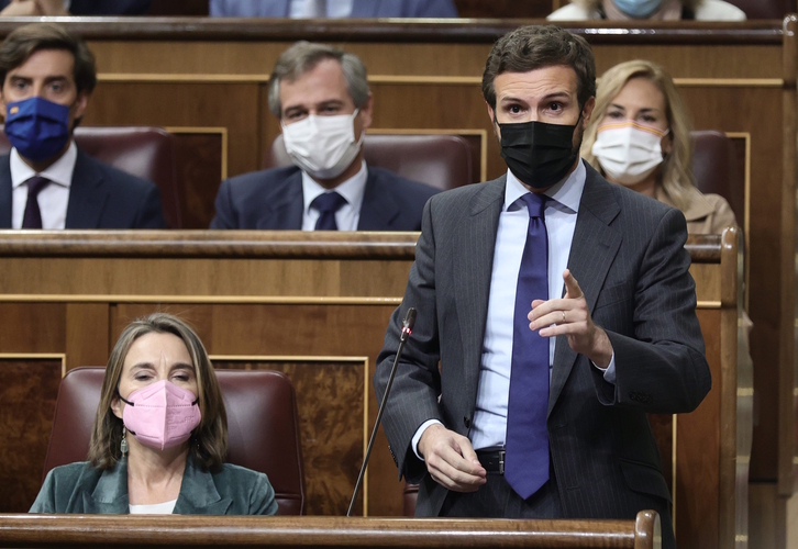 Casado ha cambiado su pregunta inicial en el Congreso para interpelar a Sánchez usando a Otegi. (Eduardo PARRA | Europa Press)