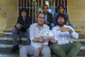 ‘Dodoa’ diskoaren aurkezpen ekitaldiko talde argazkia. (Gorka RUBIO/FOKU)