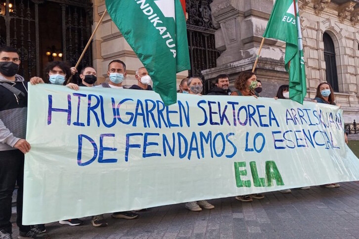 Concentración de ELA ante la Diputación Foral de Bizkaia. (ELA)