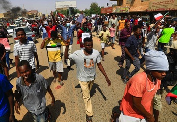 Marcha en defensa de la transición y de un poder totalmente civil en Jartum. (ASHRAF SHAZLY-AFP)