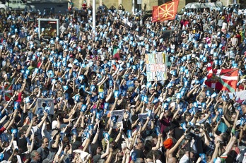 Presoak askatzeko aldarriak indar berria hartu zuen 2017ko apirilaren 8an Baionan, behien ETAren armagabetzea gauzatua. (Jagoba MANTEROLA/FOKU)