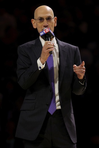 Adam Silver sigue con la costumbre de su antecesor David Stern de amagar con fundar la división europea de la NBA. (Stacy REVERE / AFP PHOTO)
