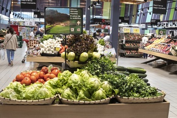 Los productos agroalimentarios locales cuentan con espacios destacados en las tiendas de Eroski, en especial las frutas, verduras y hortalizas de temporada.