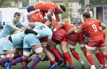 Ampo Ordiziak Complutense Cisnerosen gainetik pasa nahi du igande honetan Altamiran. (Jagoba MANTEROLA/FOKU)