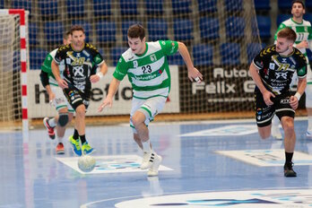 Ander Izquierdo ha sido uno de los protagonistas del partido al marcar 10 goles ante Puente Genil. (Marta CONTÍN/ASOBAL)