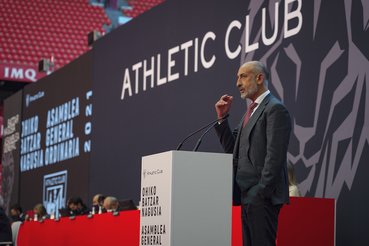 El presidente del Athletic, Aitor Elizegi, durante la Asamblea del sábado en San Mamés. (Aritz LOIOLA/FOKU)
