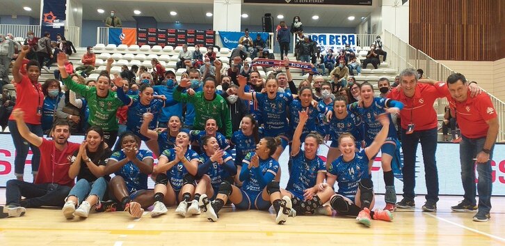 Plantilla y cuerpo técnico han celebrado un pase de mucho mérito. (Twitter BERA BERA)