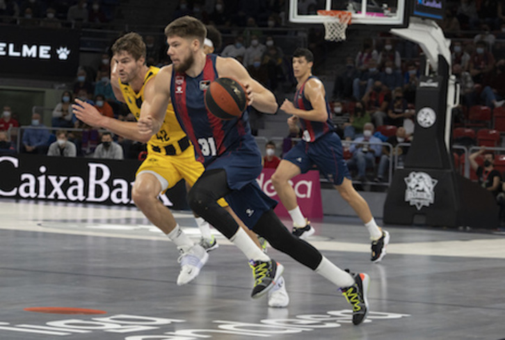 Giedraitis tendrá que guardar descanso por su tobillo izquierdo. (Raúl BOGAJO/FOKU)