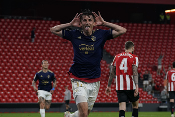 Budimir ya entrena al mismo ritmo que sus compañeros y estará disponible para el Bernabéu. (Aritz LOIOLA/FOKU)