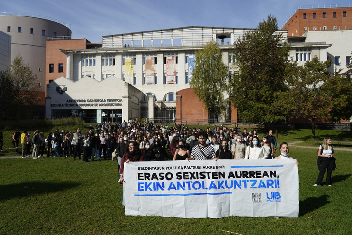 Concentración esta tarde de lunes en el campus de Ibaeta. (FOKU)