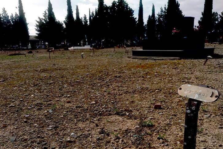 Inicio de los trabajos arqueológicos en el cementerio de Belchite a comienzos de setiembre. (Miguel Ángel CONEJOS/ARAINFO)