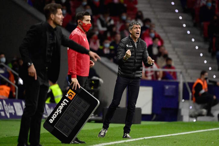 Imanol mantuvo el discurso de la humildad tras su duelo con Simeone en el Wanda. (Javier SORIANO/AFP)