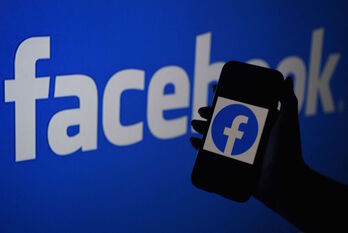 La exempleada de Facebook Frances Haugen hizo públicos varios documentos internos de la compañia estadounidense. (OLIVIER DOULIERY / AFP) 