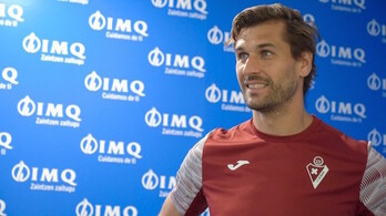 Llorente ha pasado el reconocimiento médico esta mañana, paso imprescindible para firmar con el Eibar. (SD Eibar)
