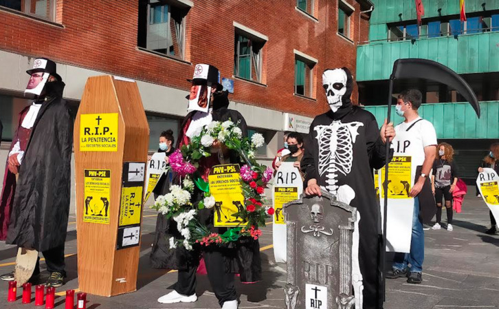 Concentración de Berri-Otxoak en Barakaldo ante la falta de recursos para las personas sin hogar. (BERRI-OTXOAK)