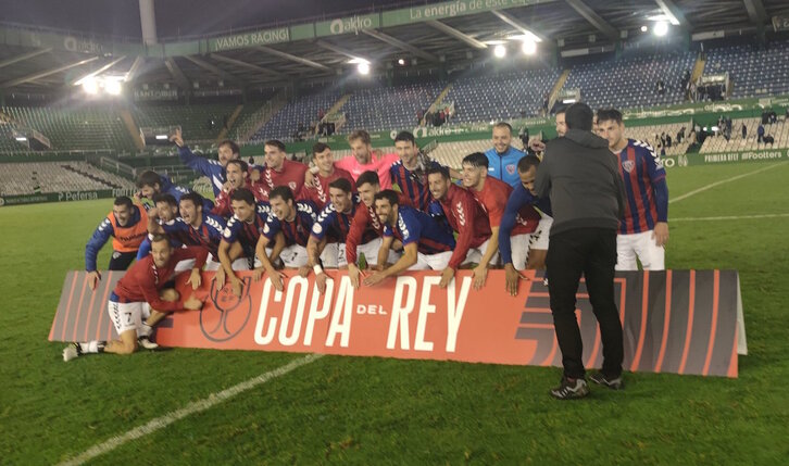 Los jugadores del Leioa celebran su histórico pase a la Copa. (SD LEIOA)