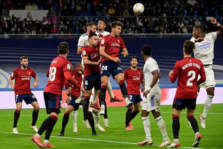 Osasuna fue un equipo solidario y una muralla infranqueable para el Real Madrid. (Javier SORIANO/AFP)