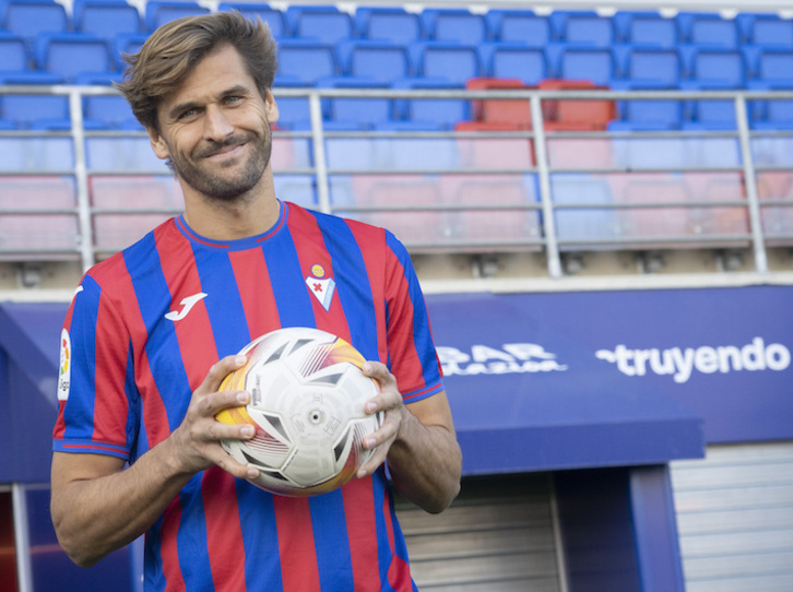 Llorente posa en Ipurua, donde ha realizado su primer entrenamiento con sus nuevos compañeros. (Gorka Rubio/Foku)