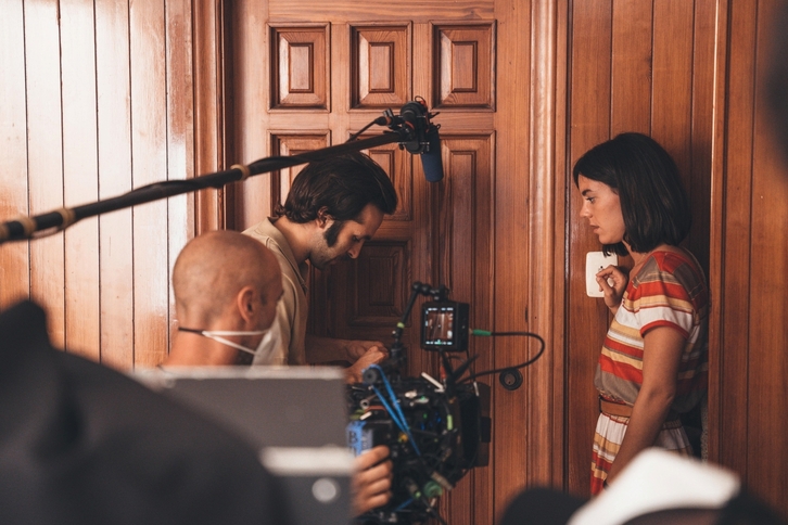 Ricardo Gómez y Vicky Luengo en pleno rodaje alicantino. (NAIZ)