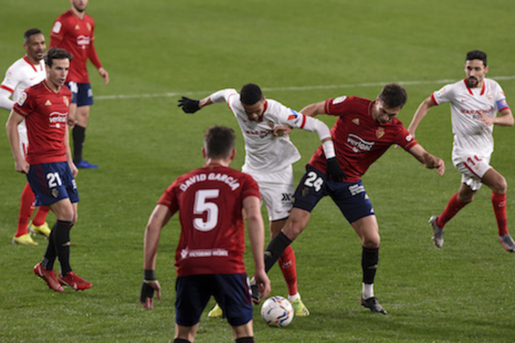 Aunque no son los de antaño, los duelos entre Osasuna y Sevilla siempre están marcados por la intensidad. 