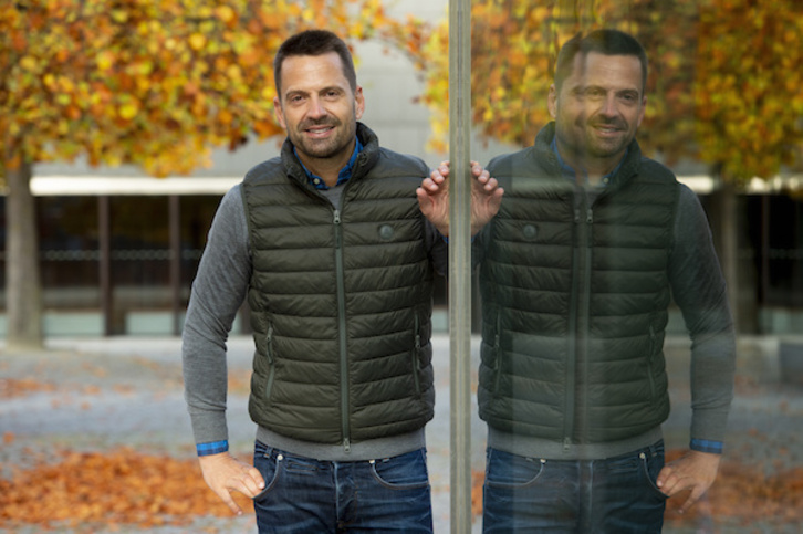 Ramón Urdiain, en la Plaza del Baluarte. (Iñigo URIZ/FOKU)