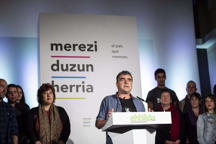 Mikel Otero en un acto anterior de EH Bildu. (Endika PORTILLO/FOKU)