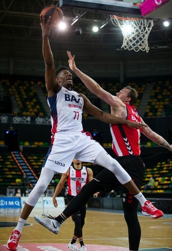 El último duelo entre Bilbao Basket y Manresa lo dominó Yankuba Sima con movilidad y contundencia. (A. ARRIZABALAGA / ACB PHOTO)