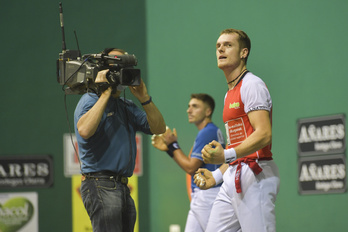 Unai Laso, garaipena ospatzen Etxeberriaren aurkako partida amaieran (Idoia ZABALETA / FOKU)