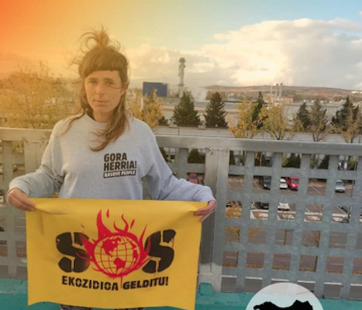 Sortuko kideek krisi ekologikoa areagotzen duten enpresak eta azpiegiturak seinalatu dituzte. (@sortuEH)