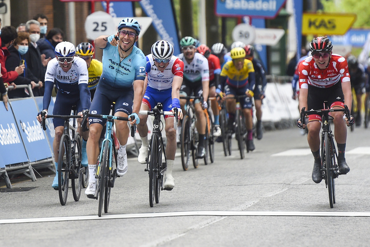 Omar Fraile gana una etapa con el maillot del Astana. (Marisl RAMÍREZ/FOKU)