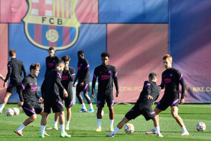El Barcelona tendrá que volver a confiar en la última hornada de jóvenes valores salidos de La Masía para pasar la fase de grupos de Champions. (Pau BARRENA/AFP)