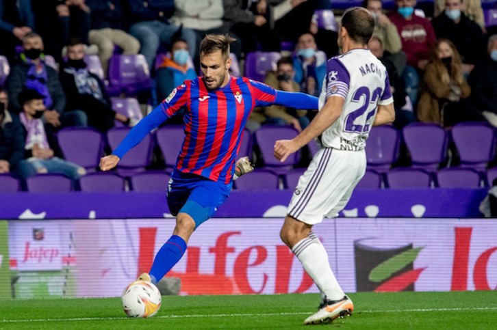 Hamar jardunaldien bueltan, porrota jaso zuten armaginek igandean Valladoliden kontra. (SD Eibar)