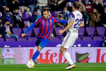 Hamar jardunaldien bueltan, porrota jaso zuten armaginek igandean Valladoliden kontra. (SD Eibar)