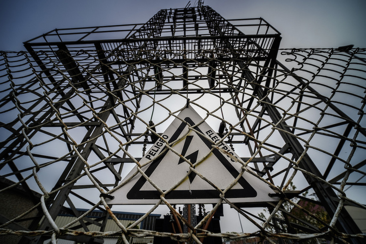 Imagen de archivo de una torre de alta tensión. (Jon URBE/FOKU)