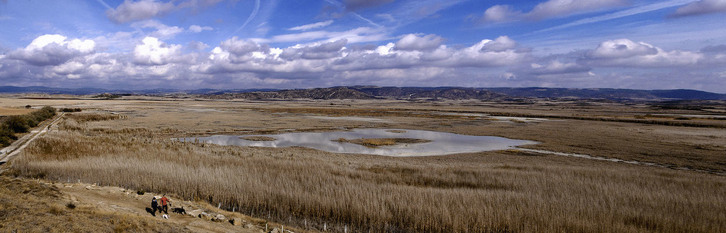 Irudi ikusgarriak eskaintzen ditu aintzirak.