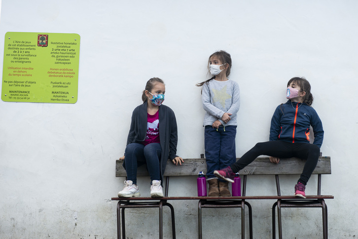 El 11 de octubre se levantó la obligación de llevar mascarilla en las escuelas de Ipar Euskal Herria. (Guillaume FAUVEAU)