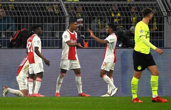 El Ajax ha volteado el marcador ante el Dortmund y ya está en octavos de final. (Ina FASSBENDER/AFP)