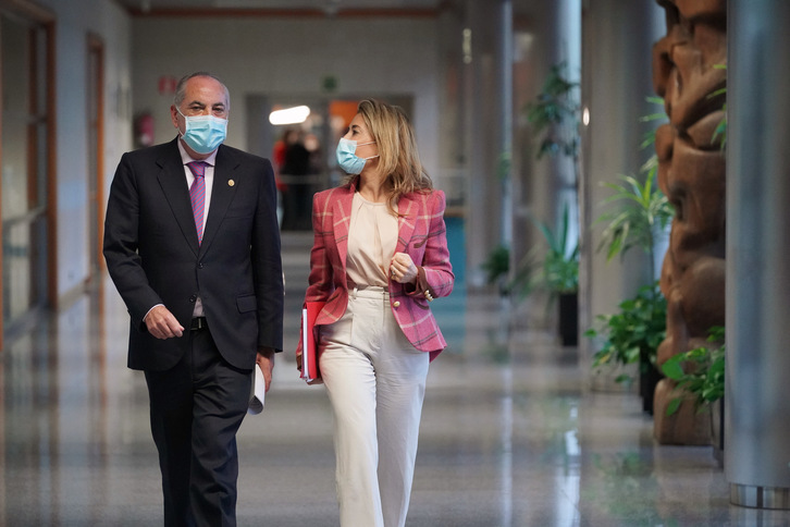 Iñaki Arriola y Raquel Sánchez se han reunido esta mañana en Gasteiz. (Iñaki BERASALUCE / EUROPA PRESS)