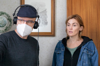 Juanjo Giménez dirigiendo a Marta Nieto en su papel de sonidista. (NAIZ)