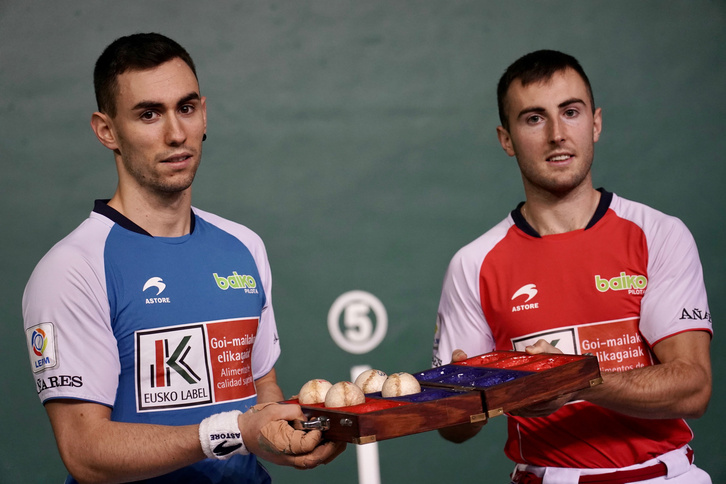 Zubizarreta eta Bakaikoa Altsasun egindako material aukeraketan. (Andoni CANELLADA/FOKU)