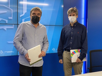 Mikel Otero y Unai Fernández de Betoño han denunciado lo que entienden es una maniobra de Lakua. (NAIZ)