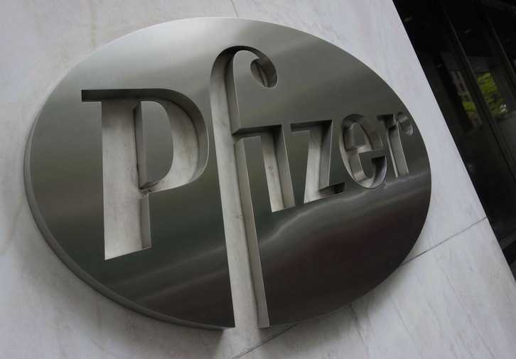La farmacéutica Pfizer trabaja en una píldora experimental que, según asegura, reduce casi en un 90% el riesgo de muerte por covid-19. (Don EMMERT/AFP)
