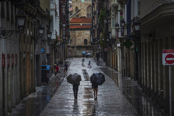 La lluvia comenzará a remitir a partir de esta tarde. (Aritz LOIOLA / FOKU)