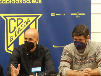 Jose Manuel Sierra eta Gurutz Aginagalde, ostiral honetako agerraldian. (CD BIDASOA)