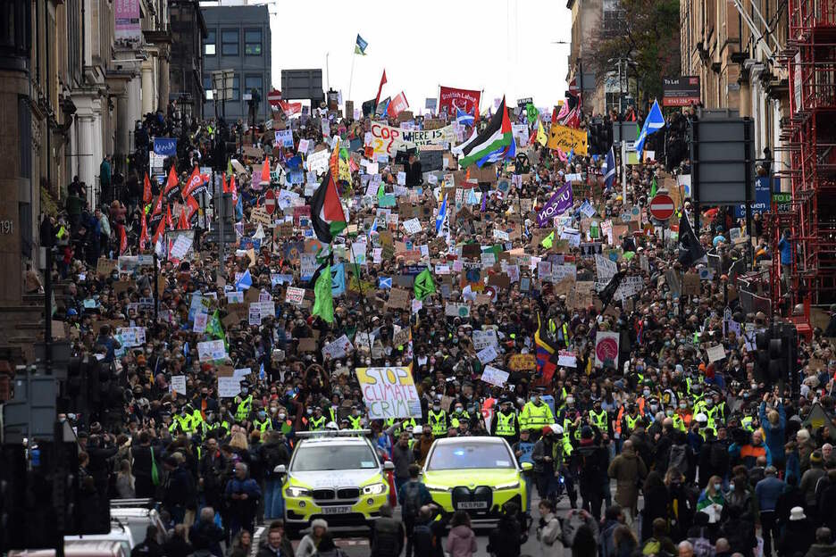 Multitudinaria manifestación por la calles de Glasgow contra el cambio clmático. (Daniel LEAL-OLIVAS / AFP) 