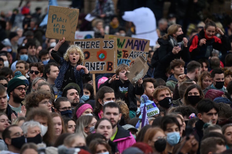 Multitudinaria manifestación por la calles de Glasgow contra el cambio clmático. (Ben STANSALL / AFP)  