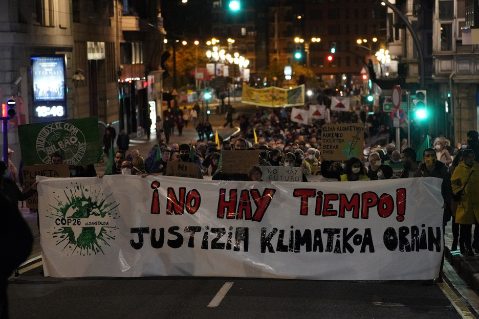 Bilbon arratsaldean egin dute manifestazioa. (Aritz LOIOLA/FOKU) Bilbon arratsaldean egin dute manifestazioa. (Aritz LOIOLA/FOKU)